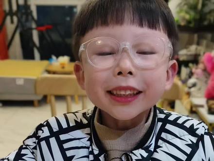 爸爸妈妈小时候的折纸玩具
手工折纸东南西北
#手工折纸教程 #手工折纸 #儿童折纸玩具 #儿童折纸 #真实生活记录