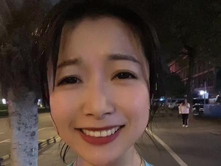 #跑步打卡#粤语教学 怎么样用粤语夸人?#靓仔 #靓女 说最后一句#你好叻啊 的时候,一定要#注意表情 #你学会了吗