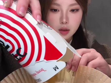 关于一条上周的炸鸡爽吃视频#炸鸡 #吃播 #沉浸式吃播 #咀嚼音 #解压