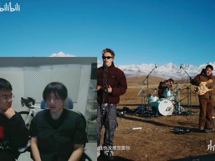 Asen今年到底是经历了什么,怎么让他一年的突破如此之大 聊聊asen做的这个现场,我俩认为这也是他新专辑比较重要的四个节点四首歌,从灵感的失踪到回乡接手妈妈,压力来的同时灵感也一起回来了。回到家乡发现这里一直属于自己,故乡似乎永远是每个中国人的港湾,不论你获得了多大的成就,你总会想回到故乡就像asen歌里说的这是我的根。再到dear mama把自己想说的话说了出来,我会觉得asen是那种心里有爱的孩子,虽然他们家一直被瞧不起他的家庭也没给他更多的爱,但是他依然想把妈妈保护好。最后一首是这张专辑里一个很特别的存在,老实讲这个现场演绎确实给我看的有些想抹眼泪,asen在自己的专辑倒数第二首里为自己完成了一场救赎,“直到发现love is the only way”。我不想为他加冕好像想把他捧到更高的位置但是我现在已经感觉他值得更大的舞台了,希望我们每个人的人生都可以雨过天晴peace。#asen #中文说唱 #音乐现场