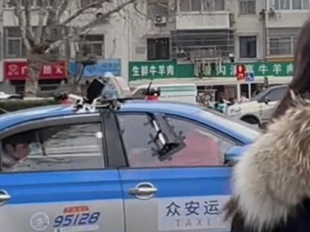 肖战合肥拍戏路透,就这样走进了蚌埠的出租车在合肥取景。#肖战 #肖战合肥 #肖战合肥拍戏 #小城良方