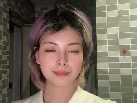 这个视频编辑了好多次,不知道为什么发不出去,但我还是想跟大家说,如果我们爱他们的话就不要去影响他们,爱是隐忍啊,不要打扰到他们,我真的很心疼他还上一次都没有出来逛一下,我们团结起来好不好不要这样子去闹腾他们