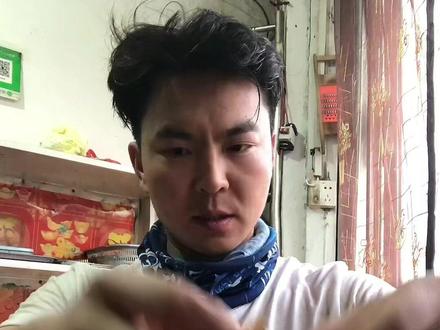 想起来一个笑话,一哥们和人打赌抱着痰盂喝一口痰给一百块钱,后来直接喝完了,说的咬不断根本就咬不断……