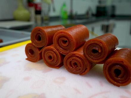 秋来山楂红,一簇簇挂满枝头!做个果丹皮,追忆童年的美好时光#抖音美食推荐官