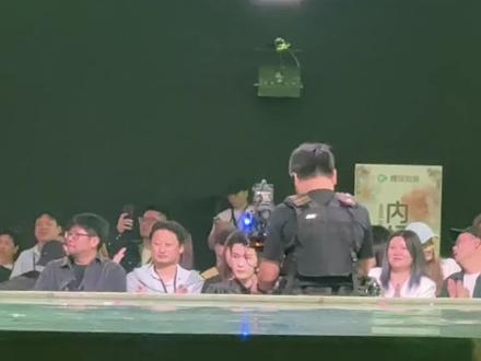 檀健次三奖加冕!丝绒西装踏星光上台,蝴蝶配饰+钻石点缀帅到失语,小炭火的应援声直接掀翻会场🔥 #檀健次星光大赏三杀#檀健次#小炭火#腾讯视频星光大赏2025@檀健次