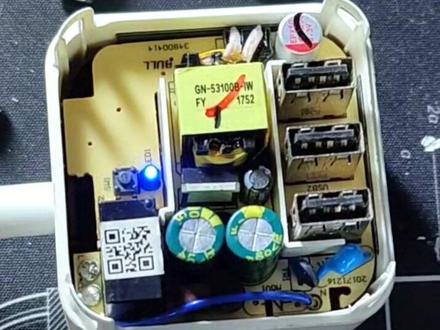 #维修 #插座 #动手 多功能插座坏了,扔了可惜,修一下成本只需要几毛钱,来看看吧 @DOU+小助手