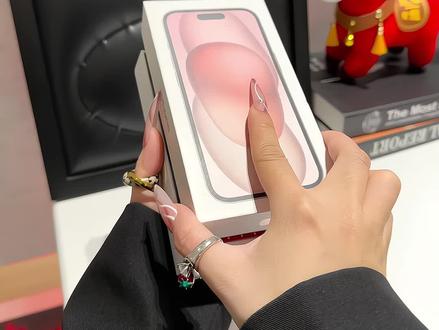 刺绣小马壳壳很喜庆,还是四角都可以挂绳的呢,好姐妹给你安排好了,我们一起用吧#手机壳 #这个手机壳真的长在我心巴上了 #2026 #马年