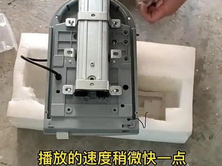 电动车库门安装视频 该视频讲述了翻板车库门电机安装方法#车库门电机 #电动门电机安装 #腾创智能 #卷帘门电机 #车库门电机维修