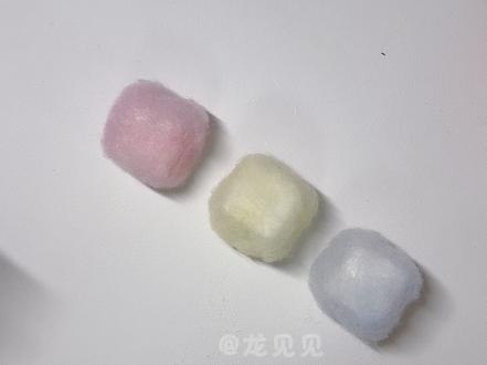 是一个毛茸茸的霉豆腐玩吧,真的好解压好治愈呀,重点是好简单~ #捏捏乐 #霉豆腐 #彩色的胖捏捏 #好可爱 #声控解压