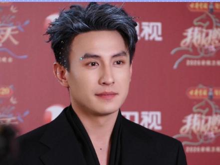 刘萧旭银发眉钉烟熏妆造型,小孩叔也太帅了吧#刘萧旭