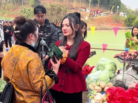 各位粉丝兄弟姐妹,由于今日参与活动人数越来越多,我们现场工作人员不够,避免不可控因素,1月15号活动截止至下午16:00#唐小鱼#刨猪汤