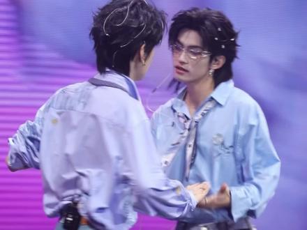 《海芋恋》 云旗郝熠然3.2澳门演唱会 轻轻柔柔的想念~@云旗Yunqi @郝熠然 #云旗 #郝熠然 #云熠 #云熠澳门演唱会 #神级现场