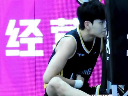 怎么会不心疼你荣耀背后的不易
#杨舒予 #小羊 #女篮