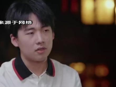 “堂前尽孝”的下一句有多个版本,其中比较常见的有:
1. 堂前尽孝,富贵何曾到九泉。这句话的意思是:在堂前尽孝应当早日行动,即使富贵也不会到死后的九泉之地。
2. 堂前尽孝,膝下承欢、膝下承欢随时奉、膝下承欢顺色迎等。这些句子都表达了对父母亲的孝敬和关爱,强调在父母亲身边尽孝的重要性。其中,“膝下承欢”一句,强调了陪伴父母亲,让父母亲感到快乐和幸福的重要性。而“随时奉”和“顺色迎”则表达了尽孝要随时随地,顺从父母亲的意愿,以父母亲的喜好和感受为先。
3.“堂前尽孝,屋后不相往来”
“堂前尽孝”这个说法是出自中国古代的儒家文化,是孔子及其弟子的教诲。它强调子女在父母面前尽孝的重要性,包括在日常生活中对父母的尊敬、照顾和关心,以体现家庭伦理和孝道。
至于“堂前尽孝,屋后不相往来”的说法,并没有直接出自中国古代的经典文献或儒家经典。它可能是现代人根据“堂前尽孝”的含义编撰出来的说法,以强调尽孝不仅仅是表现在父母面前,更是在日常生活中对父母的关心和照顾,包括在家庭责任和义务方面做出积极的贡献。
这句话的意义在于强调家庭与社会之间的不同,提醒人们要注重家庭责任同时不忽视社交和人际关系。被营销号一剪辑,就成网友口中的“老死不相往来” #郭麒麟 #郭德纲 #堂前尽孝