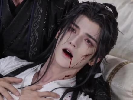 病弱美人肺炎咳血,高热不退【清钰·四】 #古装男主的正确打开方式 #创作者中心 #创作灵感
#吐血 #病弱美人
病弱美人受:庄清钰
皇子攻:顾铮
庄清钰早慧,
天生体弱,为救挚爱被重创胸腹,
胃疾恶化,病入膏肓。
行将就木之际,历经药浴蒸体,艰难好转,
却呛入药汤,引发肺热,咳喘不止,
高烧不退,咳血剧烈,命在旦夕……