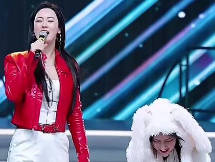 《独一无二》@🌈唐艺(今晚7点海澜飞马梦想舞台) @田少🩵³⁰³ @汪琪琳🍦⁵²⁷⁰(中午12点开播) #唐艺大舞台