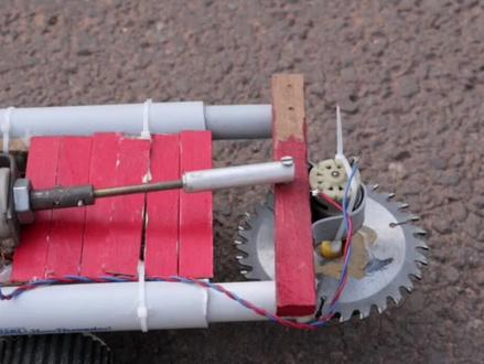 如何制作迷你割草机模型#小制作小发明小创造科技比赛作品 #动手能力培养 #学生科技手工作业 #学生绿色环保废物再利用科技手工小制作 #儿童发明小制作 #小学手工制作大全