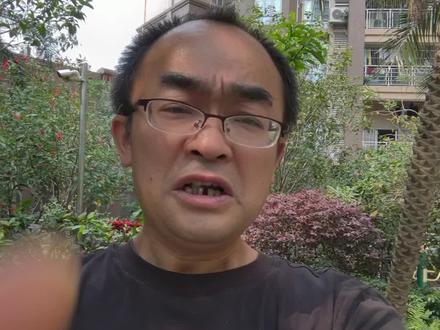 广东新外援到位,广东宏远又行了! 一个在NBA已经打不上球的外援,把11冠王广东宏远打出了心理阴影,把CBA所有球队的内线,都虐了一个遍。难道,这不是CBA的耻辱吗?好在,朱芳雨请来了大外援,比白边更年轻,只要广东球员恢复状态,重拾信心,鹿死谁手还未知呢。更何况,如果主教练的位置也可生变。再说,常规赛的成绩不带入季后赛,季后赛才是真正的实力比拼,乾坤未定,一切皆有可能#广东宏远 #徐杰 #CBA #怀特赛德 #广东新外援