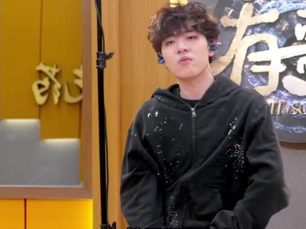 曾经被攻击到的人缓缓打出一个问号 #有歌第二季 #TopBarry #ybr #说唱