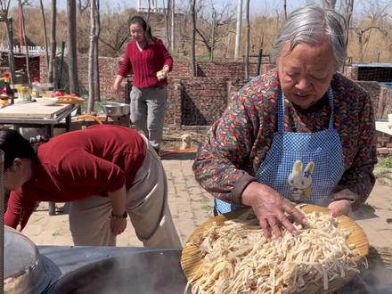 手擀全麦面是什么滋味?@沙土岗翠芳 #农村美食