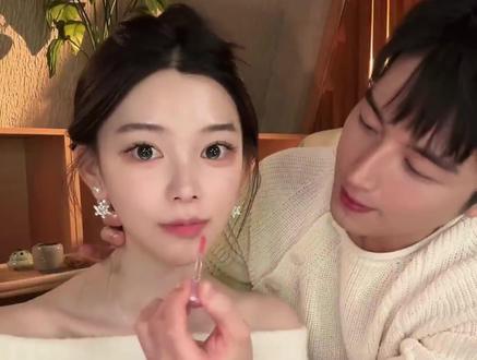 ally:我想涂在你的喉结上面... #ally #尹嘏彬 #磕糖 #超甜