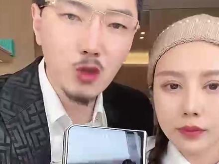 麻绳专挑细处断 厄运专挑苦命人,小泽泽太可怜了70%重度烧伤,从直播间得知小泽泽还在ICU抢救,治疗费用缺口还很大,大叔紧急下播赶去医院@国岳22号女儿满月宴明星演唱会! #重度烧伤男童获国岳夫妇捐助
