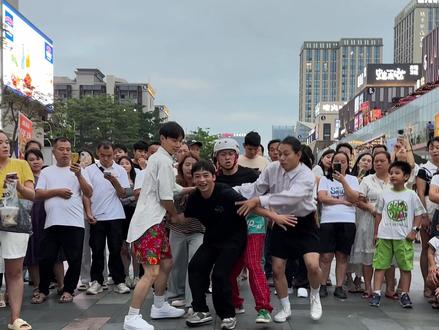 又是周末 人山人海 出来街舞社牛啦
#街舞#社死现场#商场惊喜