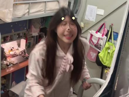 做姐妹在心中@布蕾脆脆奶芙
正常号@冷米米🐱
#室友日常 #直女 #原创