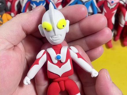 用粘土捏布鲁可初代奥特曼 #创作者中心 #创作灵感 #初代奥特曼 #粘土教程 #粘土手工 @抖音小助手 大家一起捏粘土手工吧