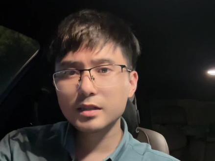 恭喜浙江中考中等生,成功把数学差距拉下来了 浙江今年中考的那个数学题啊,开头一加一,后面造飞机啊,填空最后一题,还有24题最后一道压轴题难度,说实话就算尖子生来了,也得望洋兴叹。所以对待哪一部分学生这一次考试是最佳的呢?中等生。中等生和尖子生拉不开差距根本拉不开,24题最后一问基本都做不出来。前面题分数都差不多,今年的数学拉不开差距,可能个别数学极其强悍,有天赋的学生他会考到接近满分的状态,说实话大部分的人都没有那个水平,能上115应该极少数,分数大量集中在95-105分,所以今年的数学恭喜中等生你们成功的把数学差距给拉下来#中考 #教育#同城教育#浙江中考 #中考数学