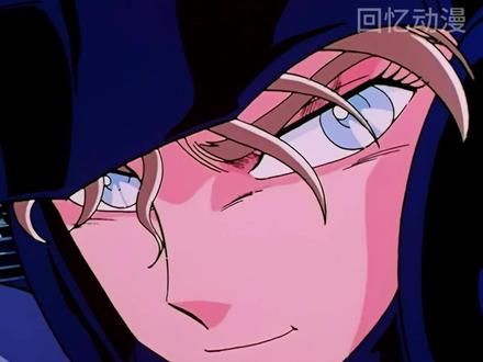 天枢星捷克弗里德:神斗士第一人北欧巨龙的化身,忠勇无敌的存在 今天来聊聊神斗士的最后一位——天枢星神斗士捷克弗里德。
这个捷克弗里德也叫齐格飞,这个名字也是著名的北欧神话人物了,银河英雄传说里莱茵哈特的挚友也叫这个名字。还有FGO里面那个著名的对不起,看什么看,你也是龙,这是这个家伙。而在圣斗士里,作为北欧神斗士的首领出现。捷克弗里德出场的时候已经是光杆司令了,但是他一点都不担心,因为他是最强的神斗士,一发九天游龙拳(也有翻译为猛龙暴风雪,不过我喜欢九天游龙拳这个)轻松吊打四小强(紫龙这时候还在路上),虽然说四小强都是人人带伤,但是捷克弗里德的强悍实力确实表现无疑,不愧是神斗士里的第一强者。等紫龙赶到的时候,五小强已经趴了四个了,紫龙只能一个人硬抗。不过紫龙还是挺给力的,结合了招式和神话传说,发现了捷克弗里德的招式破绽。有十万分之一秒的空隙。毕竟大家都是龙系的,自己的升龙霸有破绽,捷克弗里德又怎么可能没有呢。看来也就童虎给紫龙安排了文化课,其他几个貌似都不擅长历史神话方面的东西。一听到这个捷克弗里德是有弱点的,趴地上装死的星矢立马就精神了,这年头只要有血条,就算是神也能杀给你看,既然有弱点了就好办了。雅典娜一套BUFF刷好,再次开挂。这一次捷克弗里德就扛不住了,毕竟已经暴露弱点了,十万分之一秒虽然短,但是众所周知,黄金级别的标配是光速。对于能够领悟小宇宙第七感,将自己提升到黄金级别的星矢来说只要是有弱点就肯定是能打中的。不过就算是这样,集合了五小强和雅典娜之力的星矢也没有彻底打倒捷克弗里德,仅仅是将其打成重伤,而捷克弗里德在重伤濒死的状态,还能强吃海魔女苏兰特的大招,差点和苏兰特同归于尽。作为神斗士里最强的捷克弗里德,强悍的实力让人印象深刻,其他几个神斗士有没有黄金级别的实力一直存在着争议,但是捷克弗里德大家都一致公认是有黄金圣斗士的实力的。#童年动画 #童年回忆 #二次元 #动漫剪辑 #一代人的回忆