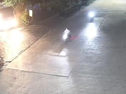 夜间开车,要学会如何保护自己 #夜间开车技巧 #安全驾驶 #防御性驾驶 #道路千万条安全第一条