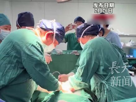 快来接好孕!愿所有孕妈得偿所愿!24岁新疆妈妈在武汉生下5胞胎,自然受孕出生概率仅为六千万分之一,医生坦言:从医15年 这是第一例“五个孩子的评分均在6分以上 非常难得!”早产宝宝们后续需闯过呼吸关、感染关、营养关等多重考验,医院将密切监测其生长发育情况。”中南医院儿科副主任医师杨璞表示。#好孕 #五胞胎 #万万没想到