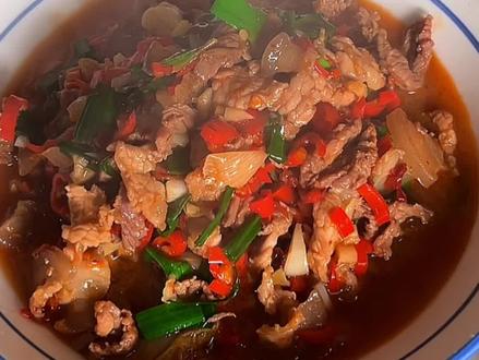 炒肉丝怎么炒的又嫩又好吃 c7cbfa6ad0c122f38960608d99700f95~tplv-dy-resize-origshort-autoq-75:330.jpeg?x-expires=2010042000&x-signature=9h8peXdXllsNu5gvfeOQc6VtJjg%3D&from=3213915784&s=PackSourceEnum_AWEME_DETAIL&se=false&sc=cover&biz_tag=pcweb_cover&l=2023091417232601AB574AB84CAD063A75