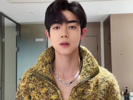 又来努力工作啦 !有成都的粉丝可以一起来玩打卡拍照 嘿嘿!#春熙路鸭鸭旗舰店@👑盈公主👑这几天在曼谷 @盈公主视频负责人老周