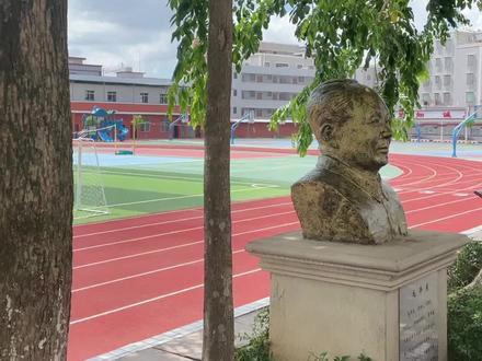 参观茂名华英外国语学校#学校