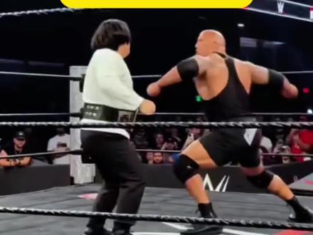 你们要的摔跤ai生成特效教程来了#ai摔跤 #ai特效摔跤生成 #ai摔跤大赛 #ai摔跤模版 #剪映 wwe摔跤ai生成视频 ai特效摔跤一键生成 ai摔跤大赛 巨石强森打pk 巨石强森ai制作过程 ai摔角大赛特效制作 ai特效一键生成wwe ai摔跤特效 ai摔跤大赛 ai摔跤照片 ai摔跤模版 ai摔跤图片口令