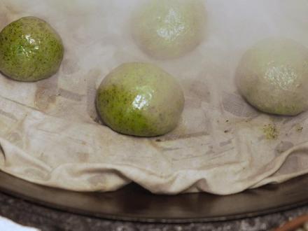 地头鲜鼠曲草,巧做青团,此法软糯不粘牙,老少咸宜超爱吃! #乡村守护人 #乡村味道 #我的乡村生活 #家乡的味道 #青团