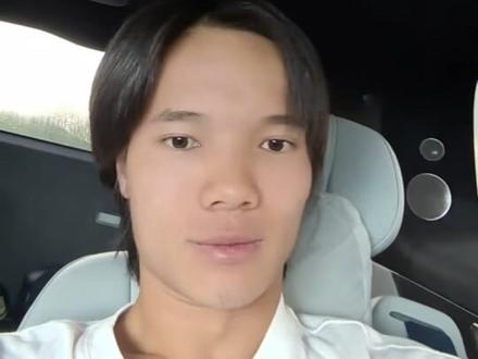 俊男靓女的标准俊男一定是面部性清秀就像赵子龙一样正气清秀。身体强大雄壮雄伟。而面部清秀源于心思缜密正气凛然是因为浑身是胆坦坦荡荡,清清爽爽干干净净,问心无愧而身体强大源于从来不逃避责任知行合一绝不吃嗟来之食绝不吃软饭。这靓女是什么样子的?那靓女长得一定是五官精致那五官一定是非常漂亮的端正小巧因为他心思柔软包容他只赚长久的钱,不追求表面的财富,不虚荣不浮华。所以这样的女人欲望是深远的,而且是专一的,所以它干净它灵气它通透他的身体是丰满的圆润的q弹的他绝对不是大肥大瘦肥婆,要不然就是瘦了吧唧追求金钱,他从来不追求金钱,他也从来不追求扛事儿,所以他骨骼柔软,丝滑圆润抱起来墩墩的。又软就跟肉跟水一样,这就是好女人。