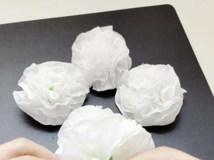 清明节扫墓,一定要带小朋友做朵小白花,一个班就能做好几个花圈 #创意手工 #清明节手工 #清明节扫墓纪念革命先烈