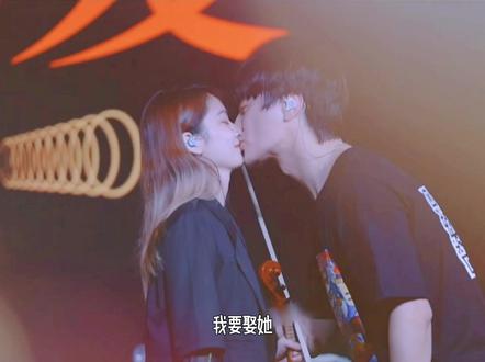 她回头笑着看了我一眼 我心里想我一定要娶她 #0713 #陆虎 #陈瞾旭 #来看我们的演唱会 @抖音小助手