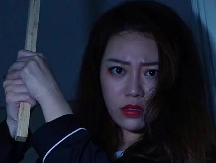 每到深夜12点以后,厨房就传出有人炒菜的声音!#悬疑剧 @搞笑帽子哥 @抖音小助手