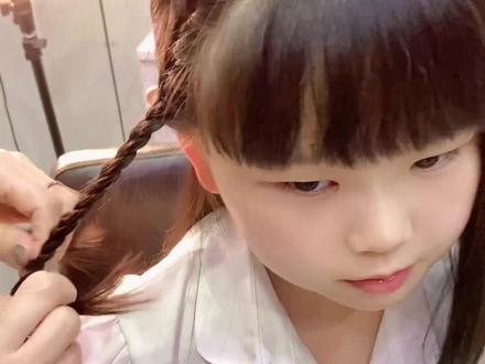 六一儿童节要到了家小公主👸的姐妹赶紧收藏起来慢慢学吧#南京秀色发型燕子老师 #懂你的发型师 #让技术更有价值 #传递价值传递美 #可爱到爆炸💥 #生女儿就是用来打扮的 #齐刘海的小可爱 #这家店回头客超多 #同城热门