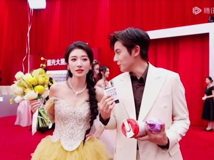 短剧演员亮相星光大赏的红毯时刻及幕后采访,格格和王凯沐也太拼了吧 #王格格#王凯沐#陈添祥#星光大赏#短剧