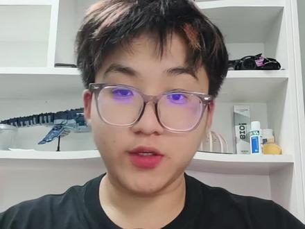 贤聊装备:100 zz停产?! 都仅供参考啊,喷的话轻点喷,我怕了!兄弟们😭#尤尼克斯 #天斧100zz #尤尼克斯球拍 #停产球拍 #贤聊装备
