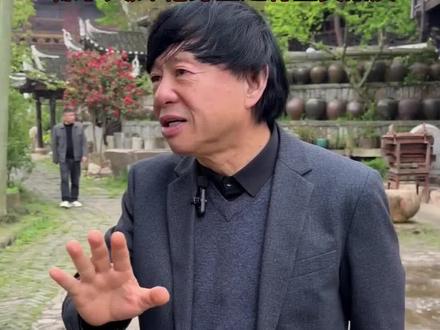 李自健说长沙开车到澧县溪上美术馆,开了4个多小时,但是很值得,真正的好东西再远也要去看!#溪上美术馆#雷家大院#李自健