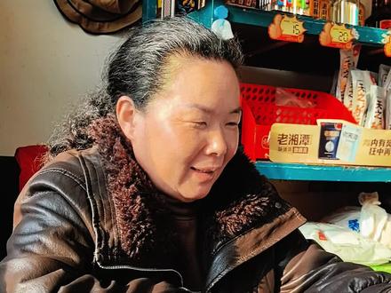 #玉芬 电视剧《马大帅》角色王玉芬,由王雅捷饰演,性格善良隐忍 。网络流行语“握不住的大奔,忘不掉的玉芬”即源于剧中范德彪(彪哥)对她的单恋,成为求而不得的经典梗。