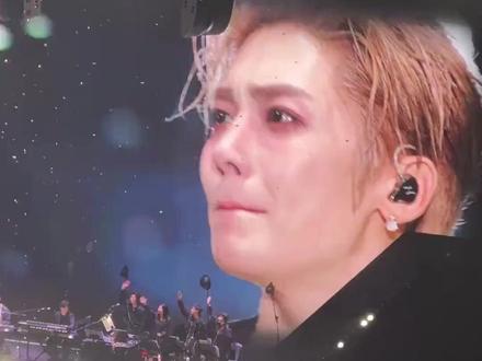 桃妹拥有侯明昊的真心,小侯也有着万千少女的真心 #侯明昊 #侯明昊演唱会 #感动 #追星 #伴手礼