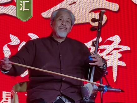 李乐汇老师在滑县老庙镇老庙西街演出独奏:朝阳沟