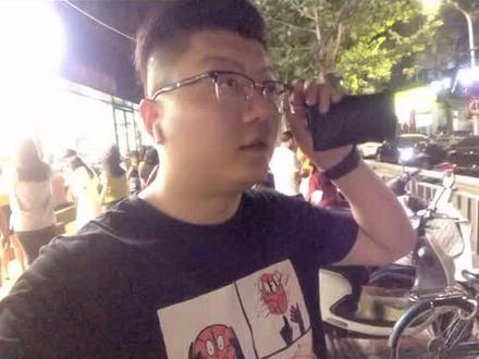 #摆摊 在郑州健康路夜市摆地摊,月入有多少?真真是开大店不如摆地摊挣得多啊!@抖音小助手